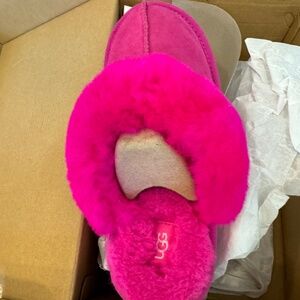 Ugg Big Kids Cozy II slipper Size 5